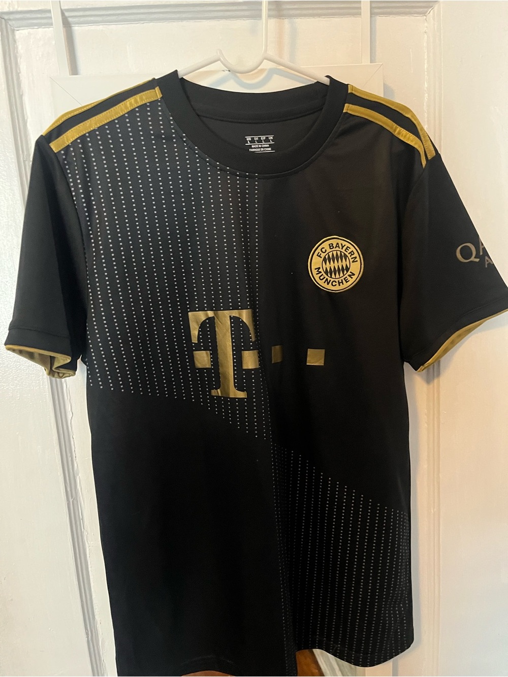 FC Bayern Munich Men's Black & Gold Short-Sleeve Jersey And Shorts